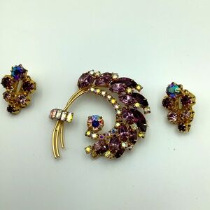 🎄🎄Vintage Deep Purples  Demi Parure Brooch and Clip earrings